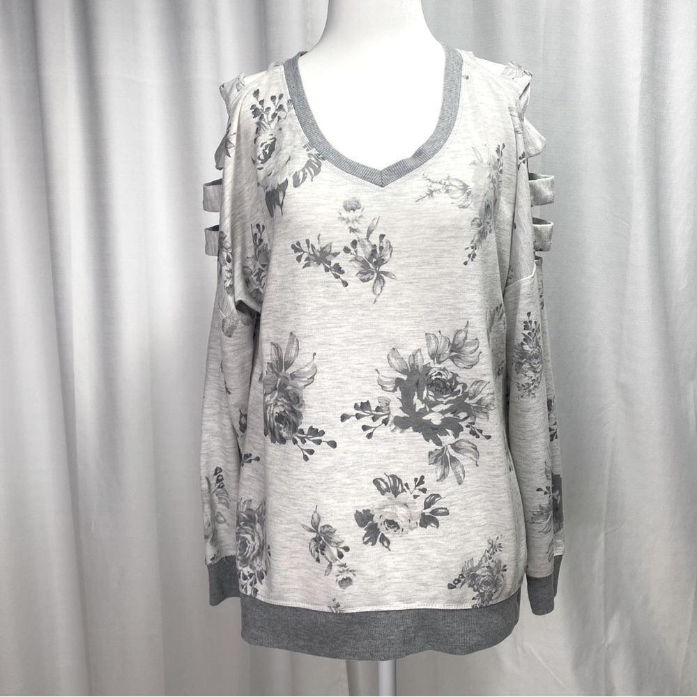Maurice’s gray floral shirt with sleeve slits. Size Medium